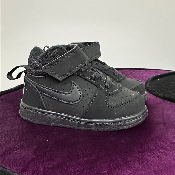 Nike Infant Black Sneakers 4c - Picture 2 of 7
